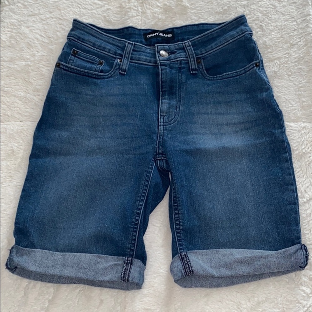 DKNY JEAN SHORTS SIZE:4